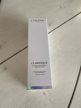 Lancome Clarifique Refining Brightening Pro-Solution - White